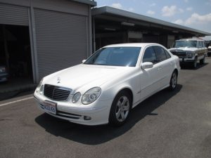 2005年　メルセデス・ベンツ E350アバンギャルド